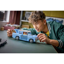 LEGO Harry Potter betoverde vliegende Ford Anglia 76470 productafbeelding 3