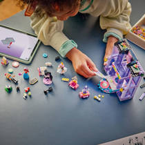 LEGO Friends Heartlake City modeshow 42685 productafbeelding 3