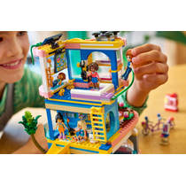 LEGO Friends Heartlake City clubhuis 42689 productafbeelding 3