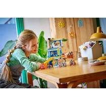 LEGO Friends Heartlake City clubhuis 42689 productafbeelding 2