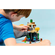 LEGO Minecraft zombiekerker 21587 productafbeelding 6