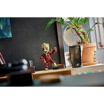 LEGO Marvel Groot in Ravager jumpsuit 76341 productafbeelding 6
