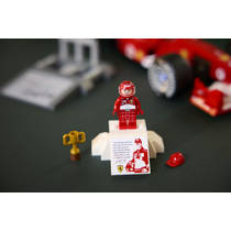 LEGO Icons F1 Ferrari F2004 & Michael Schumacher 11375 productafbeelding 4