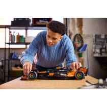 LEGO Technic McLaren MCL39 F1 auto 42228 productafbeelding 3