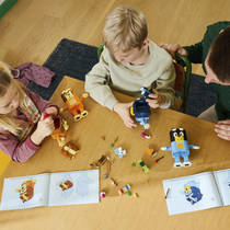 LEGO Bluey bouwbare figuren van Bluey en haar familie 11217 productafbeelding 2