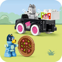 LEGO DUPLO pizzameisjes met Muffin en Bluey 10469 productafbeelding 6