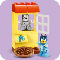 LEGO DUPLO pizzameisjes met Muffin en Bluey 10469 productafbeelding 8