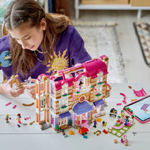 LEGO Friends Heartlake City Grand Hotel 42704 productafbeelding 4