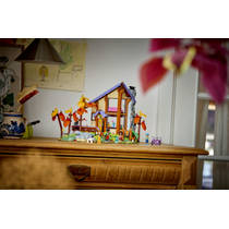 LEGO Friends gezellige boshut in de herfst 42705 productafbeelding 4