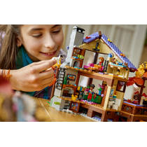 LEGO Friends gezellige boshut in de herfst 42705 productafbeelding 3