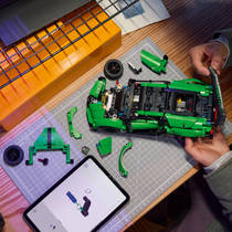 LEGO Technic groene Bugatti Chiron Pur Sport hypercar 42241 productafbeelding 3