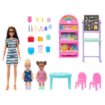 Barbie dol op school