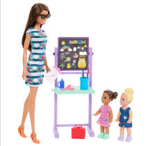 Barbie dol op school productafbeelding 5