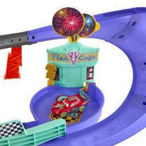 Disney Pixar Cars race om Bliksem McQueen te vieren racebaan productafbeelding 3