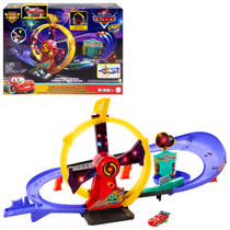 Disney Pixar Cars race om Bliksem McQueen te vieren racebaan