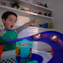 Disney Pixar Cars race om Bliksem McQueen te vieren racebaan productafbeelding 2