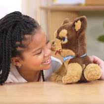 FurReal Benny de knuffel- en kus puppy productafbeelding 6
