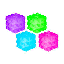 Squishdough knijpkubus met geometrische vormen