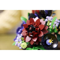 LEGO Botanicals donker bloemstuk 11513 productafbeelding 2