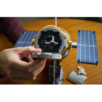 LEGO Icons ruimtetelescoop Hubble 11382 productafbeelding 7