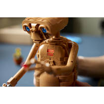 LEGO Ideas E.T. the Extra-Terrestrial 21370 productafbeelding 4