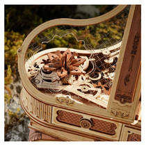 Houten piano muziekdoos productafbeelding 3