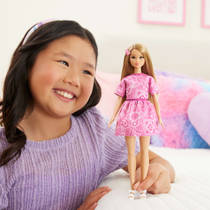 Barbie Fashionista pop in outfit met roze paisleyprint productafbeelding 2