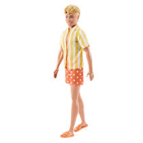Barbie Fashionista Ken pop in oranje shorts en gestreept shirt