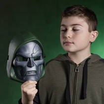Marvel Studios Avengers: Doomsday Doctor Doom elektronisch masker productafbeelding 6